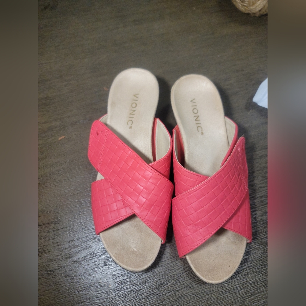 Vionic Women's Coral Woven Slide Sandals